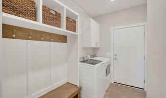 713 NE Country Meadow Dr, Ankeny, IA 50021