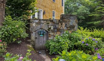 150 Delta Dr, North Kingstown, RI 02874