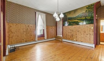 221 FRANKLIN St, Alburtis, PA 18011