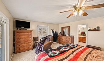 17251 Hollingsworth Rd, Basehor, KS 66007