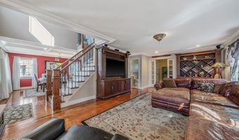 15 Foxcroft Rd, Albertson, NY 11507
