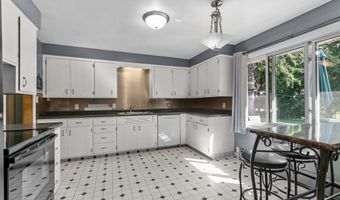 2570 PALISADES Ln, Appleton, WI 54915