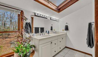 11 Spruce Mountain Trl, Danbury, CT 06810