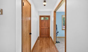 1635 Oak Dr, Aurora, MO 65605