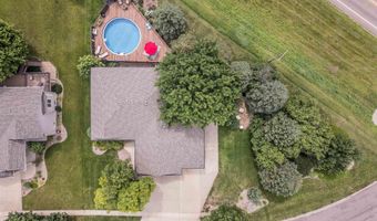 512 S Country Club Ave, Brandon, SD 57005