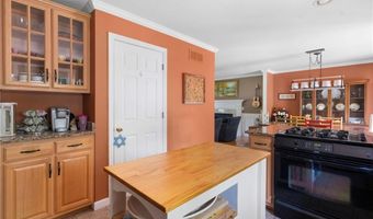 16 Taylor Ln, Warwick, RI 02886