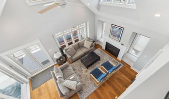 25 W 32nd St, Avalon, NJ 08202