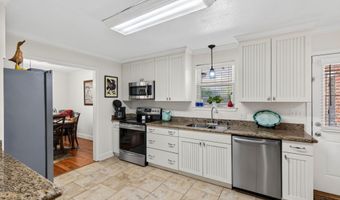 514 Sunset Dr, Bay St. Louis, MS 39520
