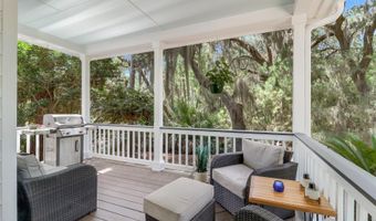 8 Dolphin Point Dr, Beaufort, SC 29907