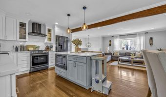 10 Linda Cir, Aberdeen, NJ 07747