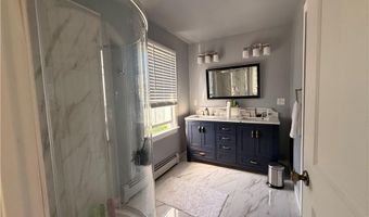25 Marsh St, Newport, RI 02840