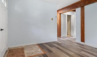 7 Hemlock Ln, Albany, NY 12208