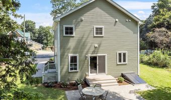 42 Hillside Ave, Bedford, MA 01730