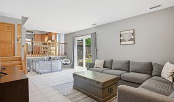 811 Westbury Dr, Algonquin, IL 60102