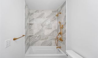 25 Scallop Shell Rd, Narragansett, RI 02882