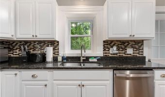 1315 New London Ave, Cranston, RI 02920