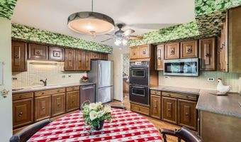 907 E Crabtree Dr, Arlington Heights, IL 60004