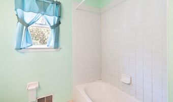7 Willowtree Ct, Barnegat, NJ 08005