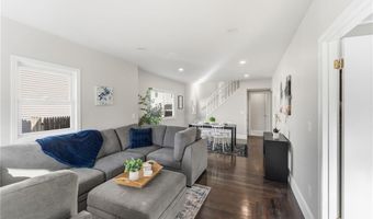 10 Woburn St, Cranston, RI 02910