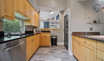 32 Wellesley Dr, Bedford, NH 03110