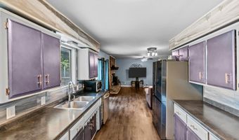 1304 S Adams Ave, Aurora, MO 65605