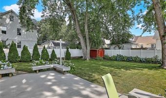 15 Wollaston St, Cranston, RI 02910