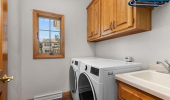 512 W ROLLING MEADOWS Ln, Appleton, WI 54913