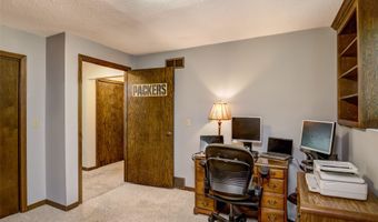 608 Manor Ct, Altoona, WI 54720