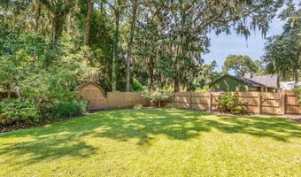 22 Chesterfield Lake Dr, Beaufort, SC 29906