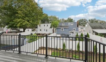 14 Redwood St, Bergenfield, NJ 07621
