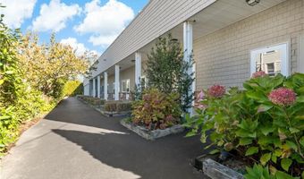26 W Narragansett Ave 6, Newport, RI 02840