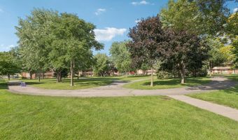 1119 E Algonquin Rd 7, Arlington Heights, IL 60005