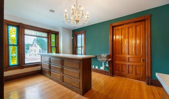 302 S Main St, Algonquin, IL 60102