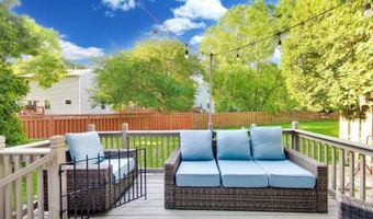 30 Oxford Ct, Algonquin, IL 60102