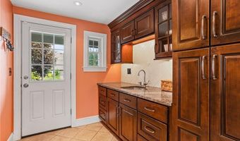 42 Pelham Pkwy, North Providence, RI 02911