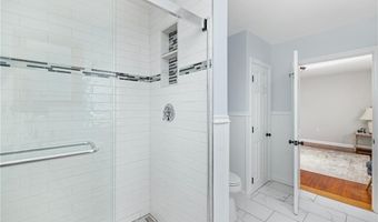 23 Vernon Ave 1, Newport, RI 02840