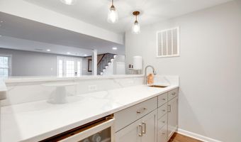 8217 CINDY Ln, Bethesda, MD 20817