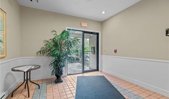 66 Girard Ave 114, Newport, RI 02840