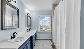 221 Magnolia Dr, Bayville, NJ 08721