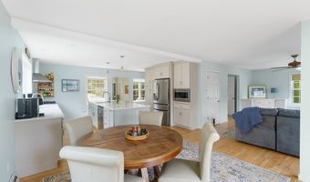211 Oak St, Bath, ME 04530