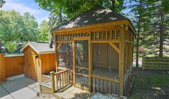 240 S Park Dr, Aurora, OH 44202