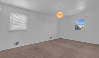 19 Spruce St, Beachwood, NJ 08722