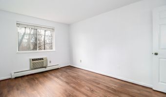 27 Rollingwood Dr 27, Brookfield, CT 06804