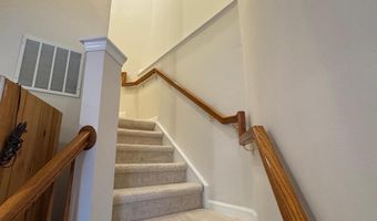 5025 MURTHA St, Alexandria, VA 22304