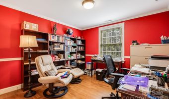 28 Trafalgar Cir, Asheville, NC 28805