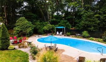 44 Heritage Dr, Warwick, RI 02818