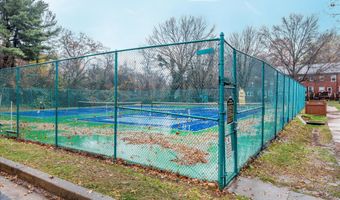 1021 S BARTON St 120, Arlington, VA 22204