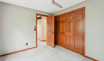 1331 N BRIARCLIFF Dr, Appleton, WI 54915