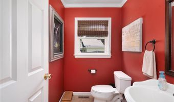 16 Taylor Ln, Warwick, RI 02886