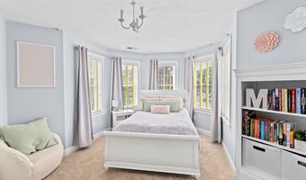 5 Bosuns Ln, Bourne, MA 02532